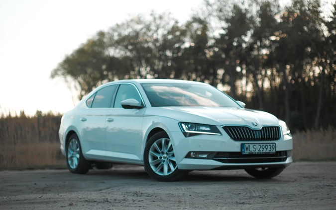 Skoda Superb cena 61999 przebieg: 239000, rok produkcji 2015 z Łosice małe 781